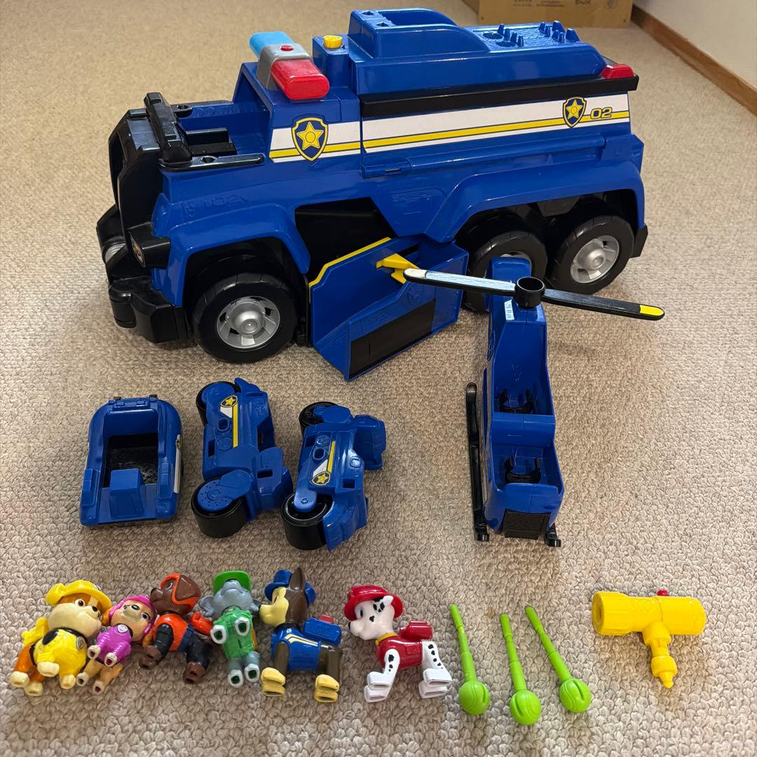 パウ・パトロール フィギュア6体付きアルティメットポリスカー
