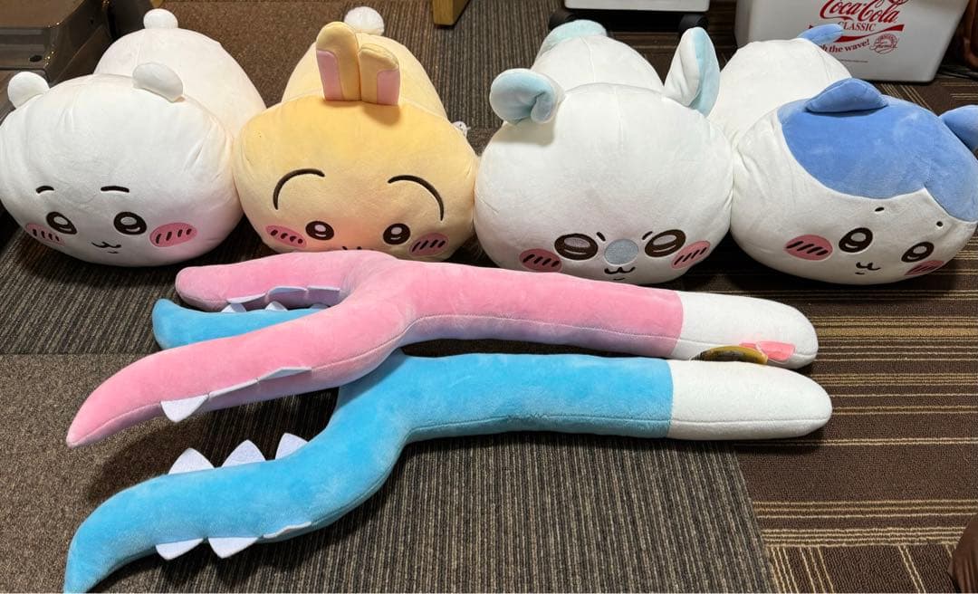 ちいかわハチワレうさぎモモンガ　もっちるねそべりBIGぬいぐるみ +さすまた2本