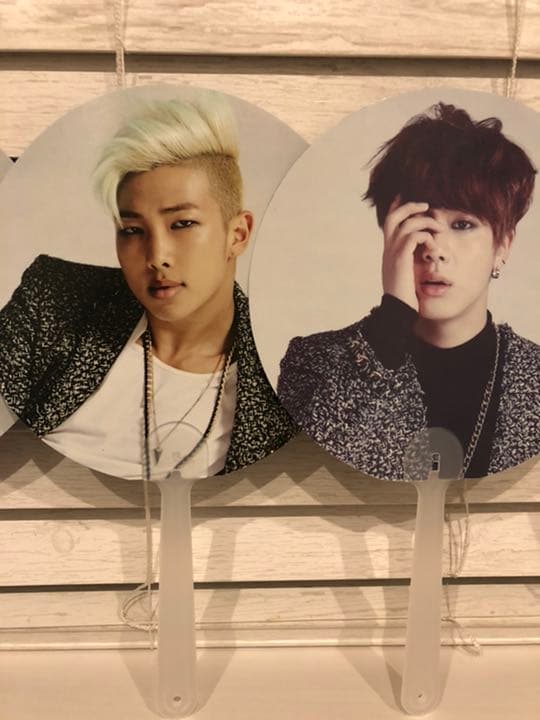 【値下げ】BTS WAKEUP 公式 うちわ