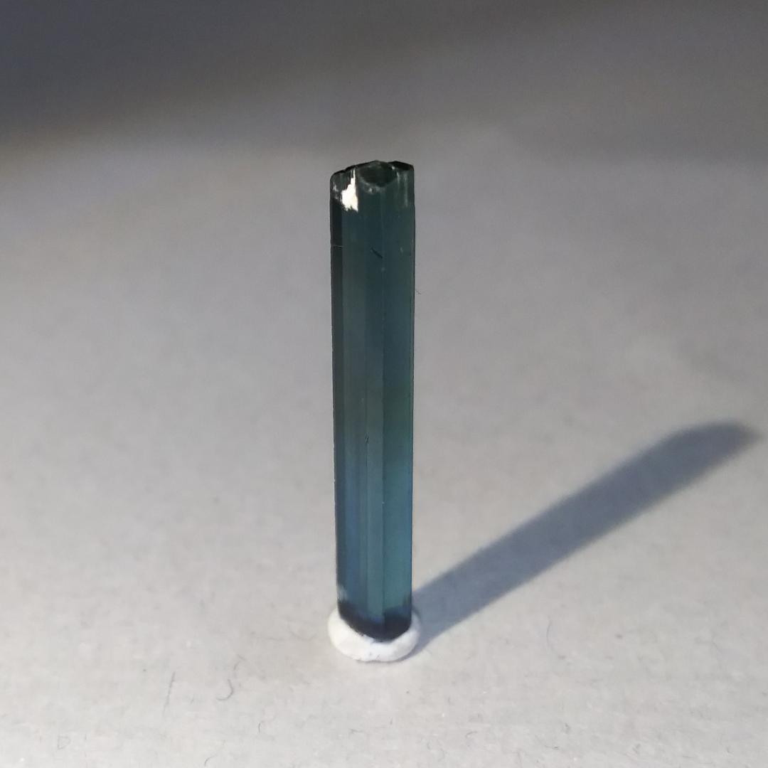 インディゴライト・トルマリンの単結晶原石（アフガニスタン産）