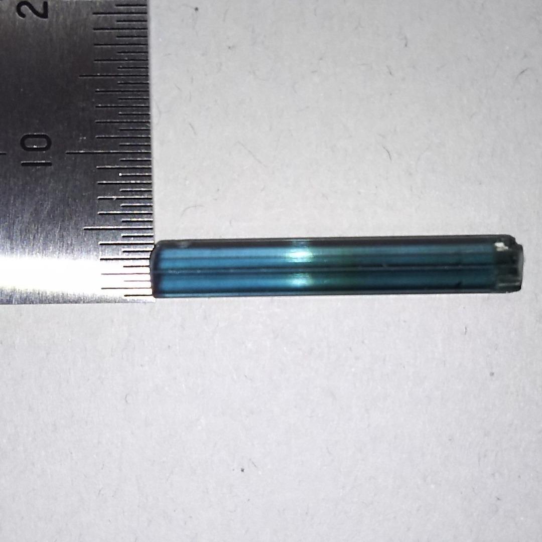 インディゴライト・トルマリンの単結晶原石（アフガニスタン産）