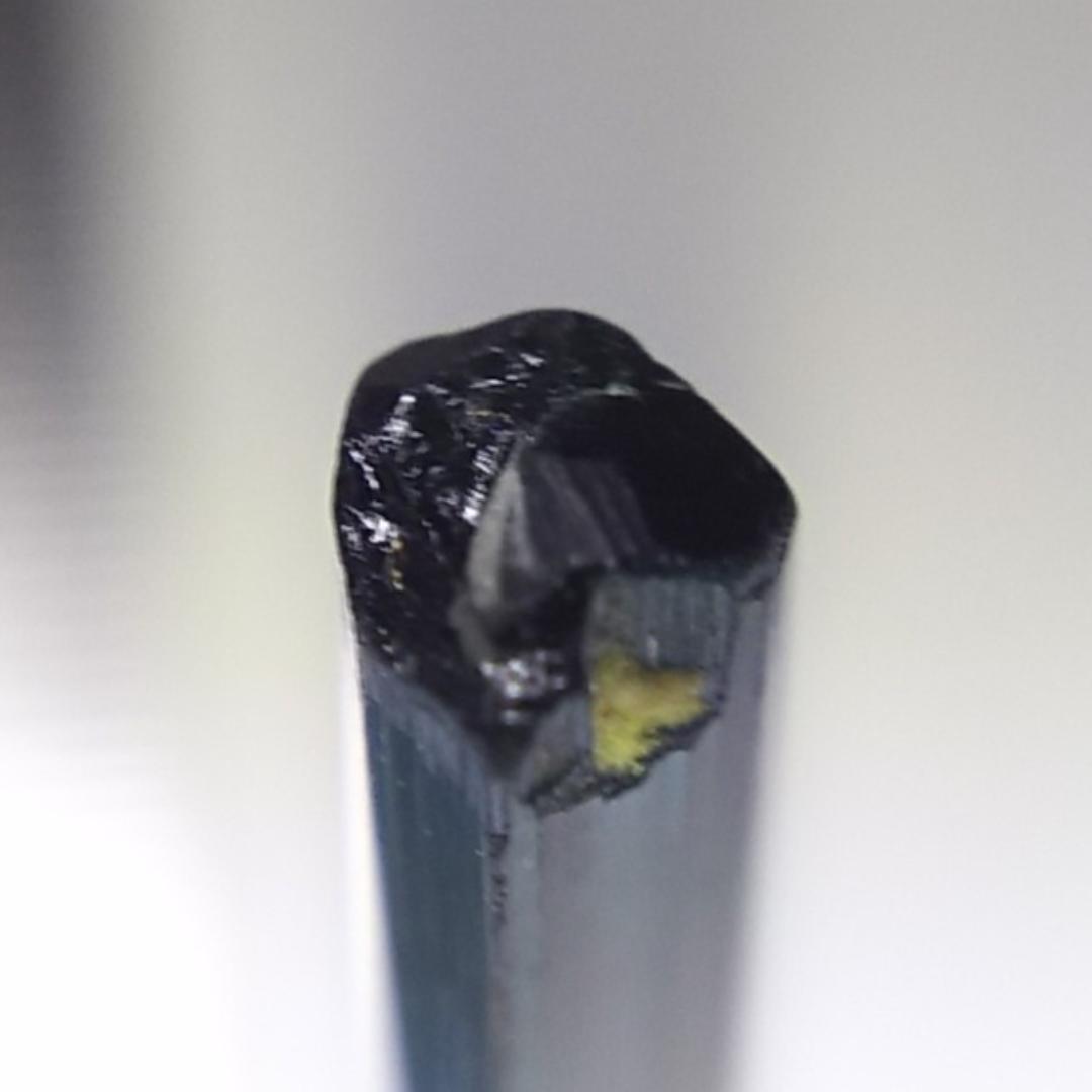 インディゴライト・トルマリンの単結晶原石（アフガニスタン産）