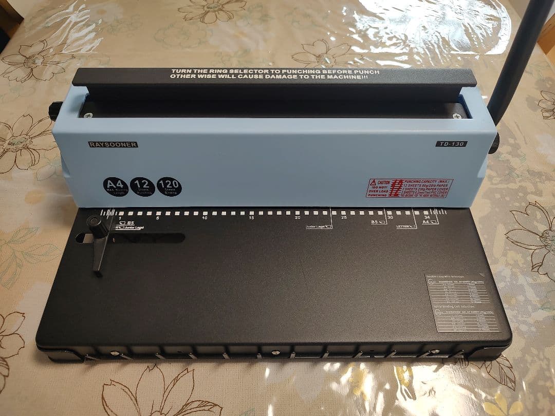 RAYSOONER 紙パンチと製本機。