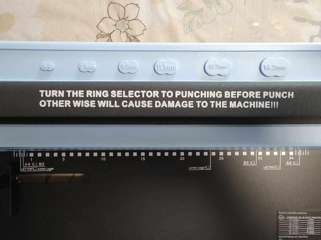 RAYSOONER 紙パンチと製本機。