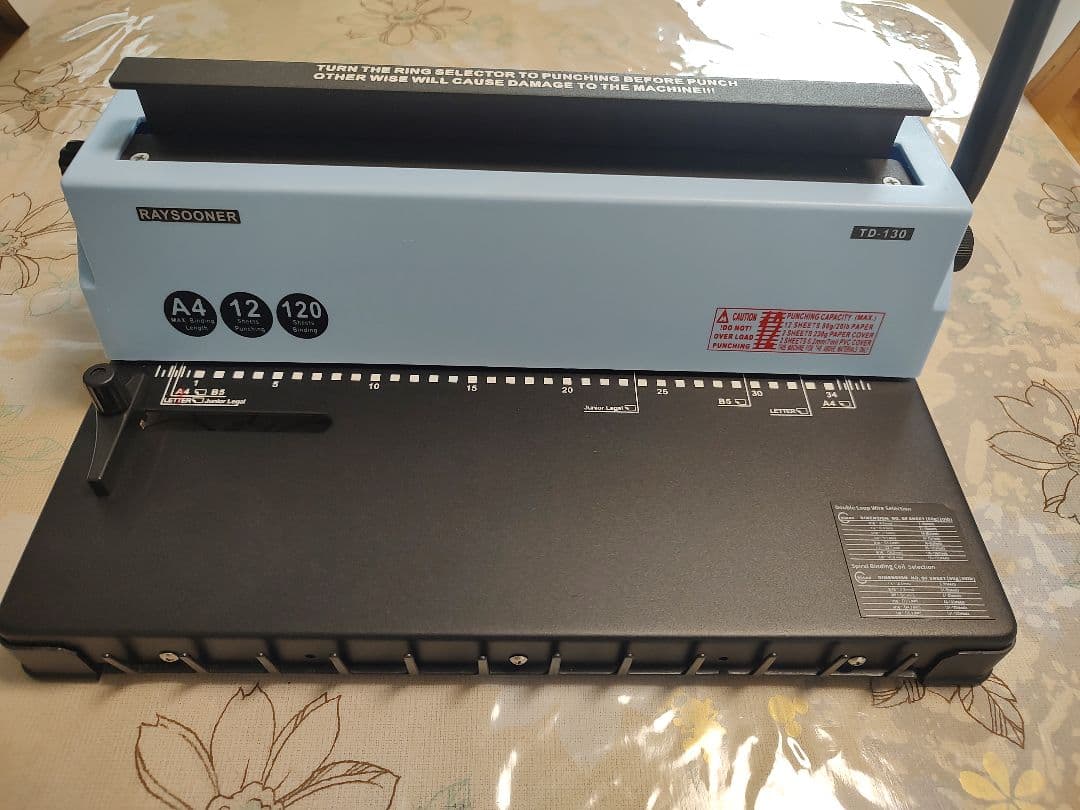 RAYSOONER 紙パンチと製本機。