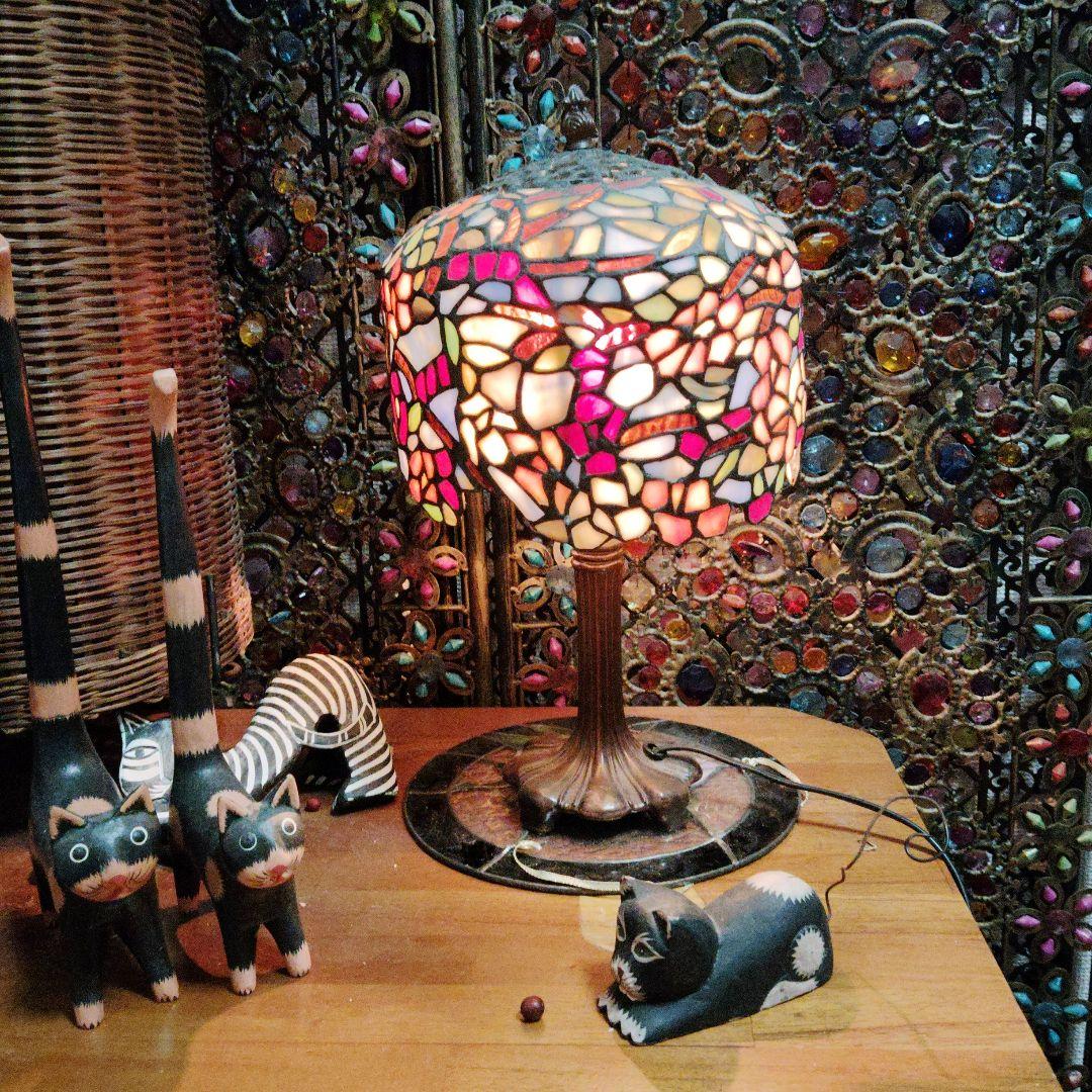 ステンドグラス テーブルランプ 花模様　重厚感あり凄い出来です。