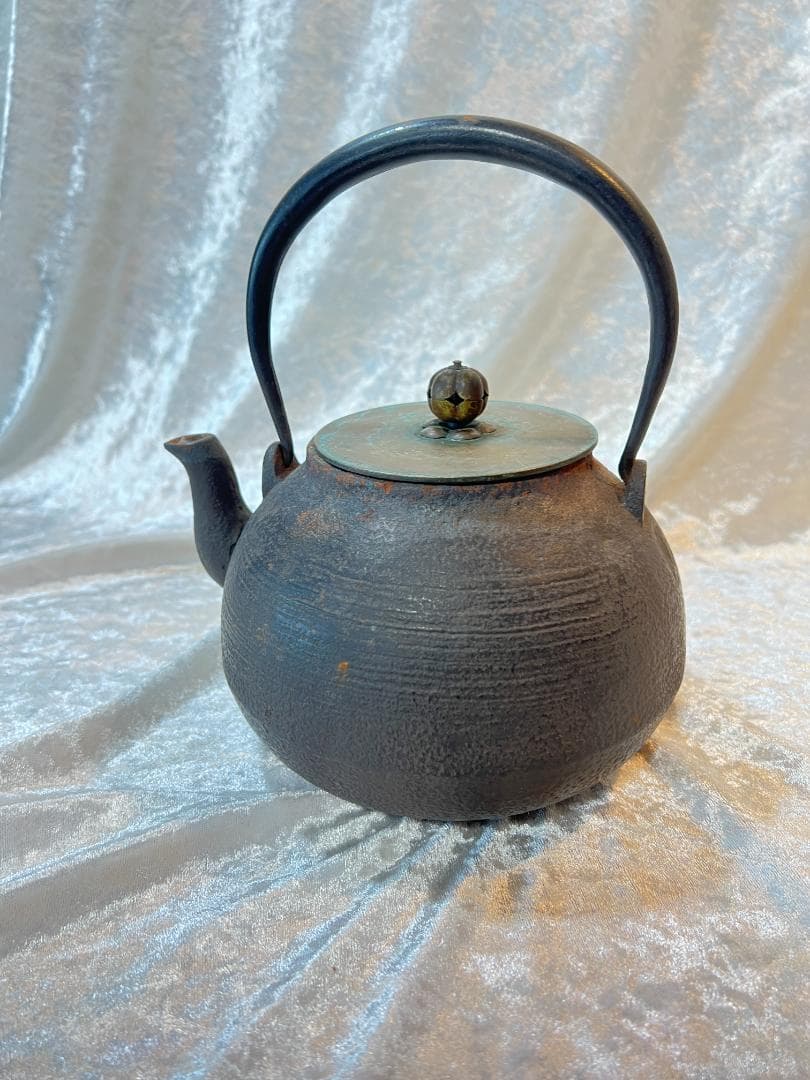 鉄瓶　蓋に龍文堂の刻印あり　銅蓋　無地