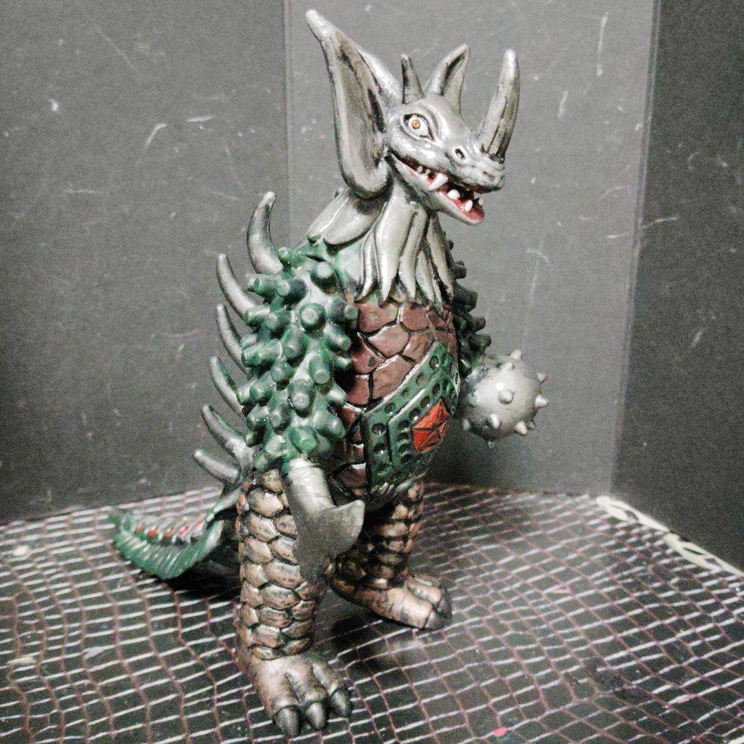 上野淳子ウルトラ怪獣旧型ソフビ