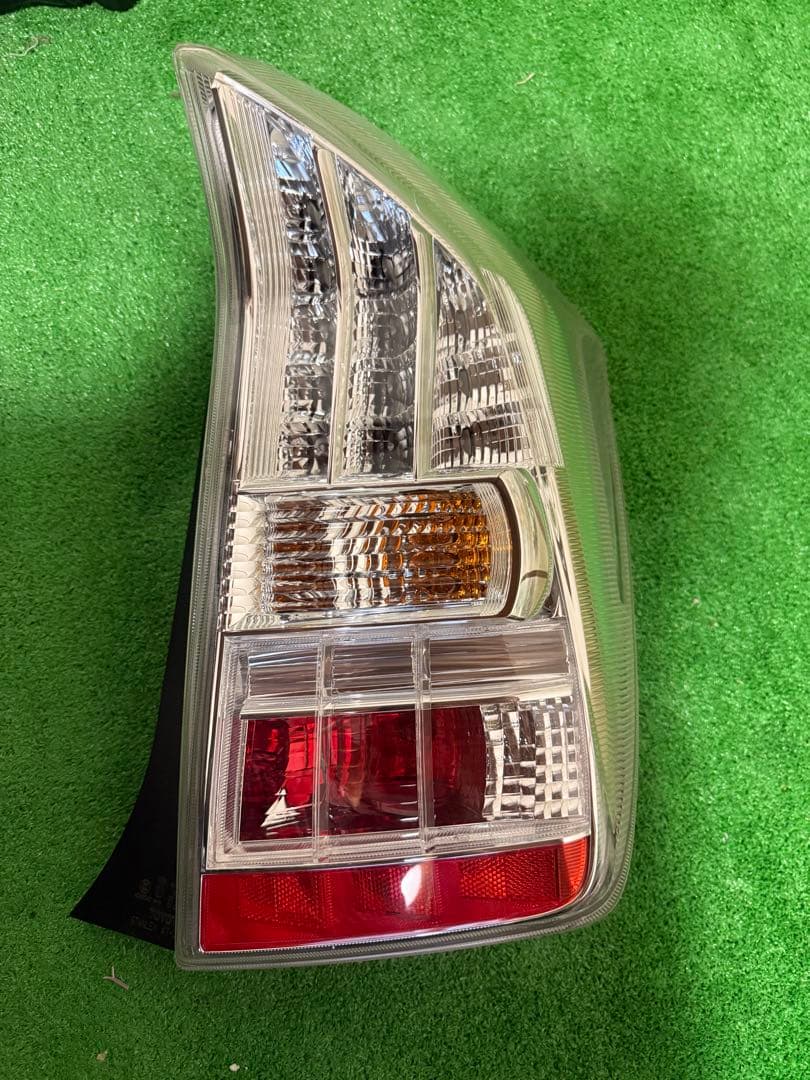 プリウス30 前期　右のみ　テールライト　テールランプ　寒冷地仕様 (4)
