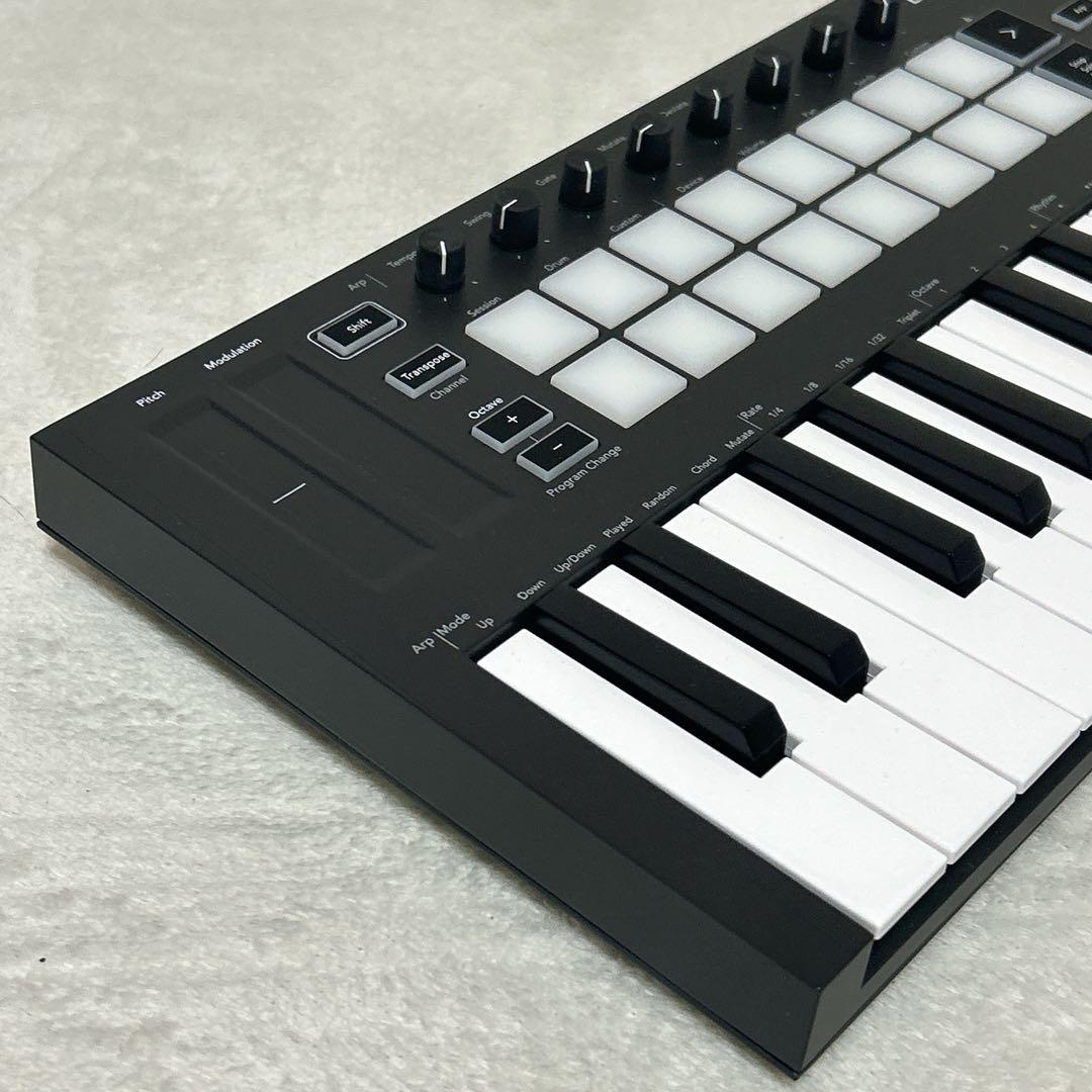 Novation Launchkey Mini MK3 MIDIコントローラー