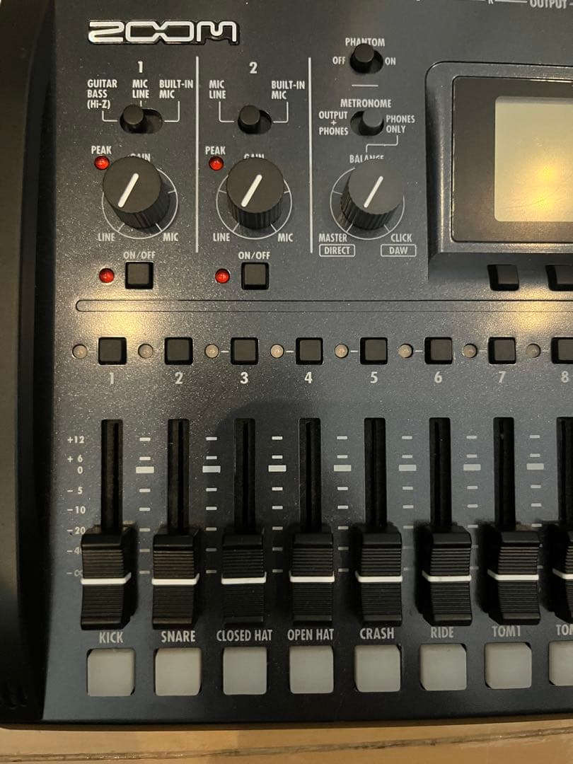 未使用　ZOOM R8 マルチトラックレコーダー