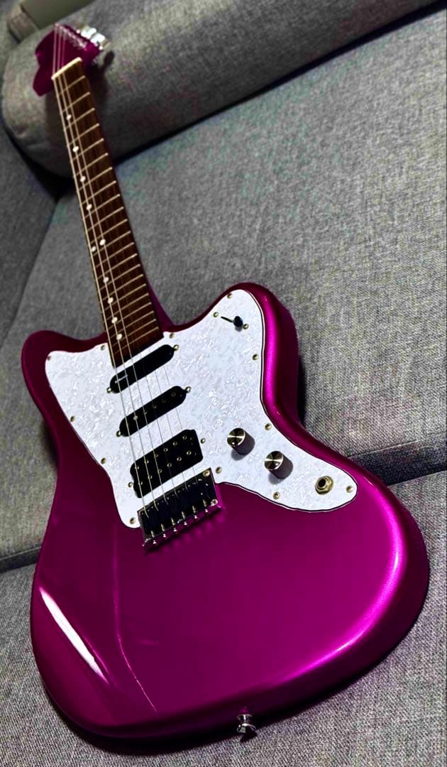 ジャガーシェイプ エレキギター 詳細不明