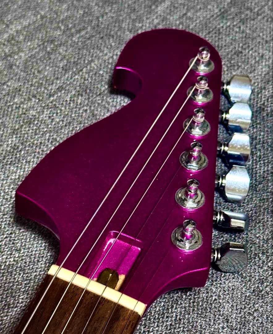 ジャガーシェイプ エレキギター 詳細不明