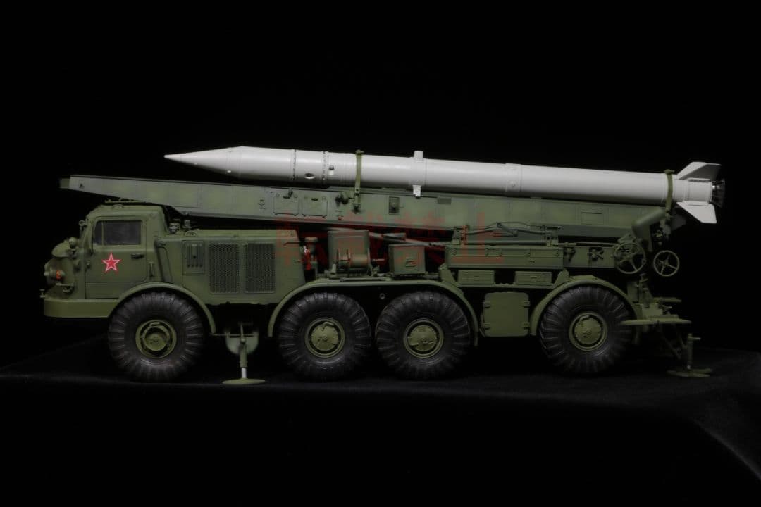 【完成品】 1/35 ソビエト軍 ルーナM 戦術弾道ミサイル トランペッター