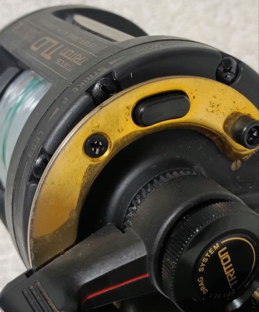 シマノトリトンTLD2000Lレバードラグ両軸リール