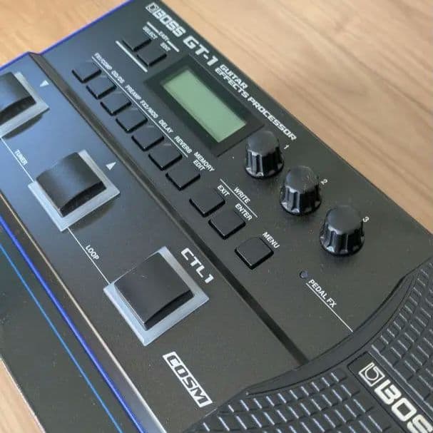 美品 新品同様 BOSS GT-1 マルチエフェクター ギターエフェクター