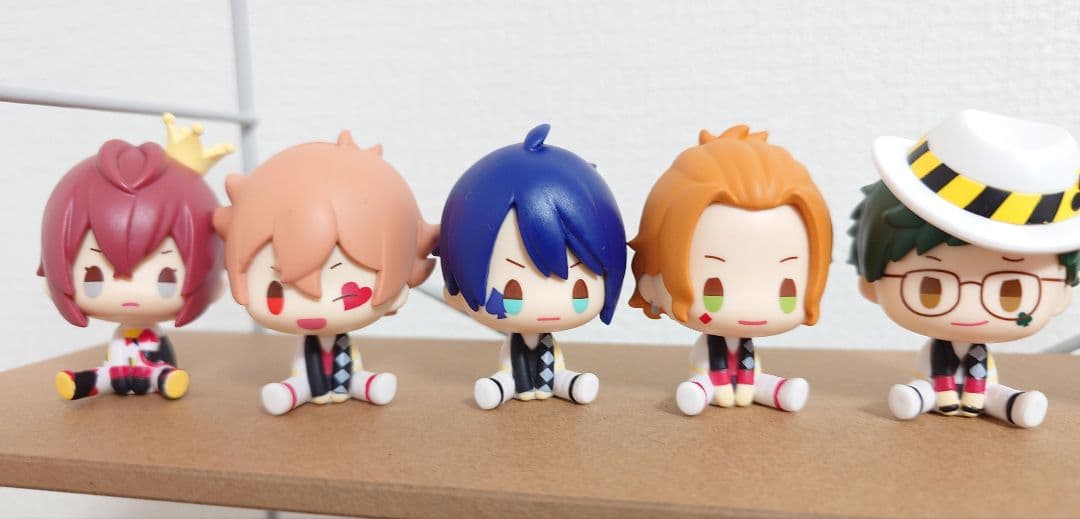 ツイステ　一番くじ デフォルメフィギュア　寮服コンプリートセット