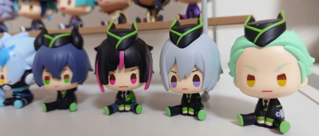 ツイステ　一番くじ デフォルメフィギュア　寮服コンプリートセット