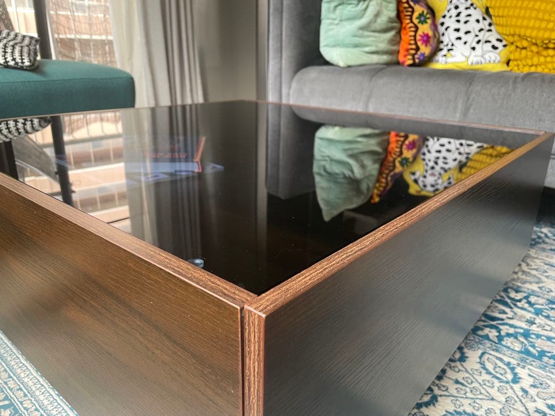 ガラスと木製の正方形センターテーブル