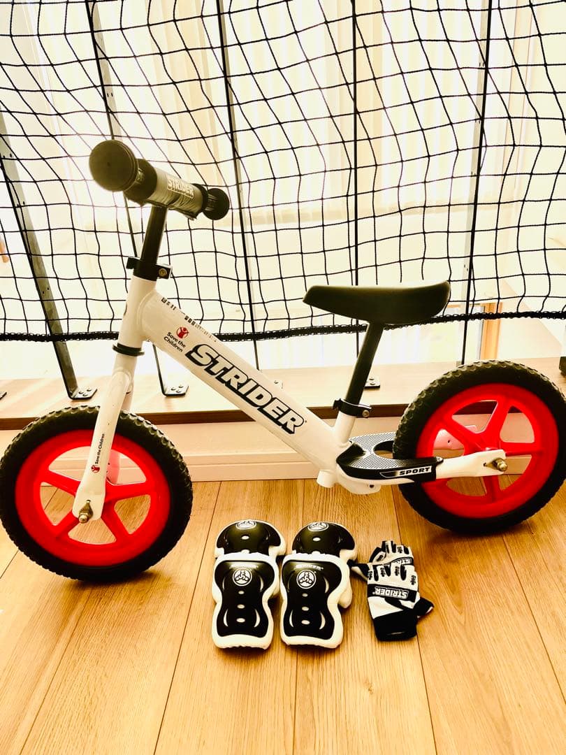 正規品　ストライダー　　STRIDER セーブザチルドレンモデル　プロテクター付