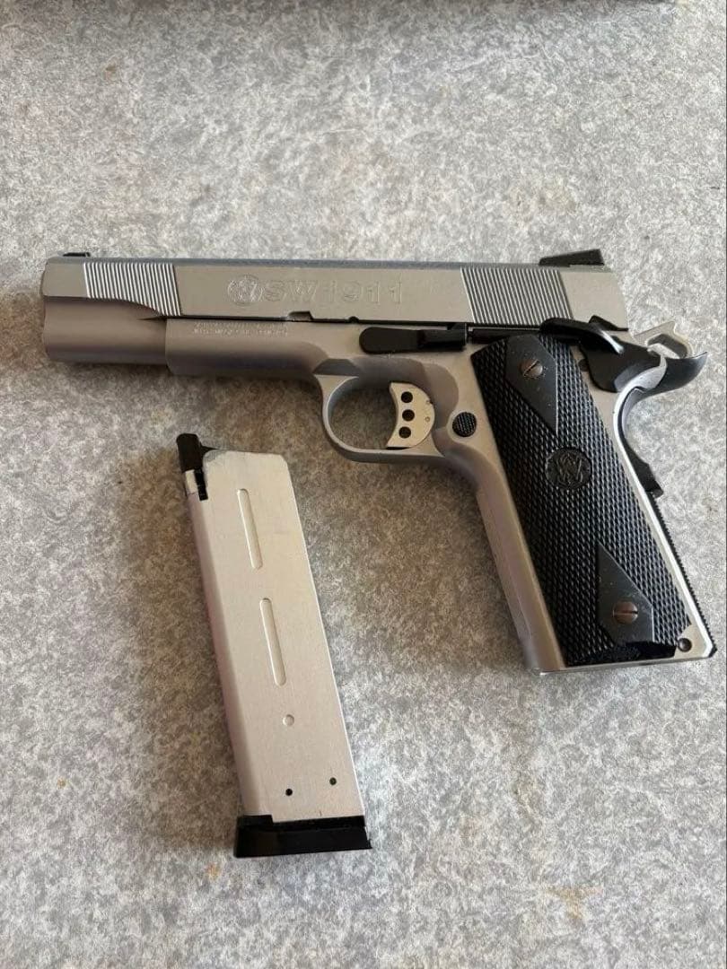 WA製1911コルトガバメント　初期型ガスブローバック、ホルスター、おまけ付き。