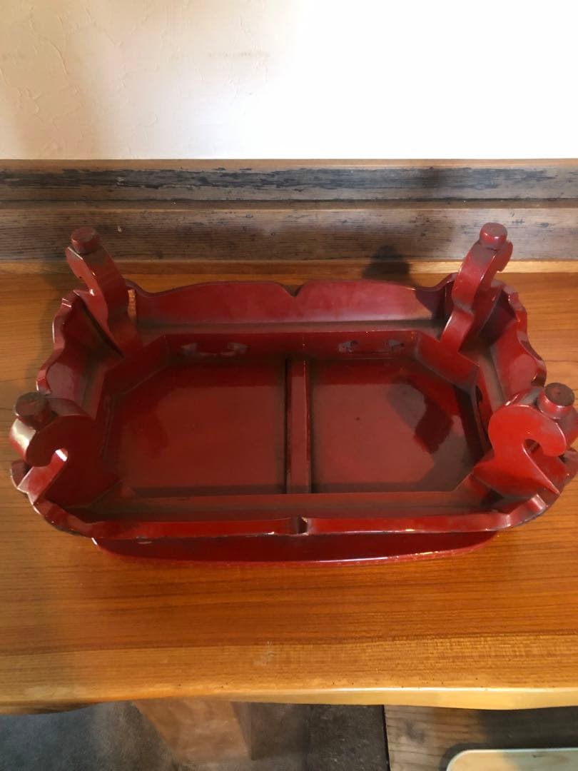 稀少な琉球漆器の逸品　唐子人物文卓台