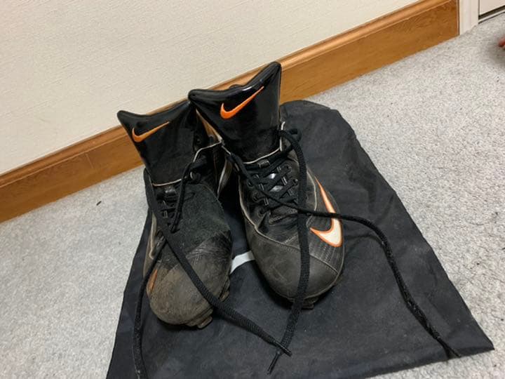 田原誠次選手のサイン入りスパイク