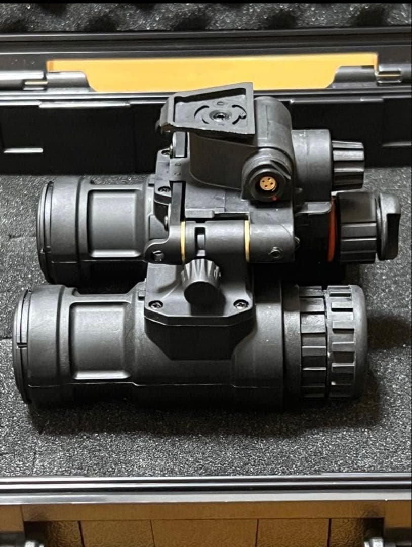 ナイトビジョン　暗視鏡