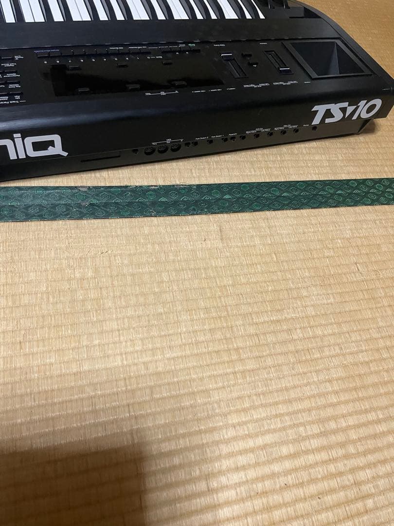 TS10 シンセサイザー