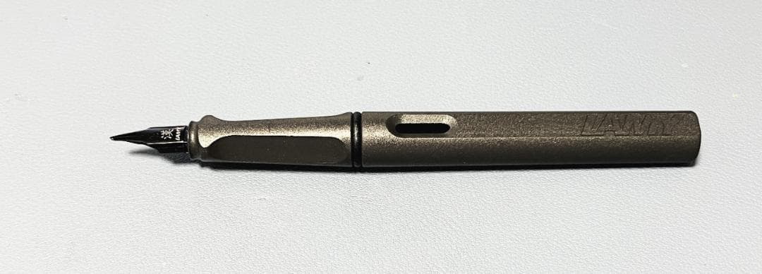 （人気漢字ニブ）ラミー　LAMY　サファリ　SAFARI　万年筆　ブラックボディ