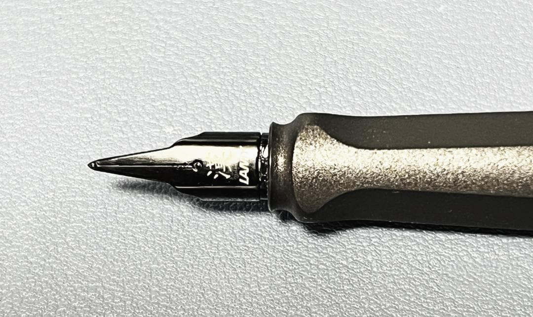 （人気漢字ニブ）ラミー　LAMY　サファリ　SAFARI　万年筆　ブラックボディ