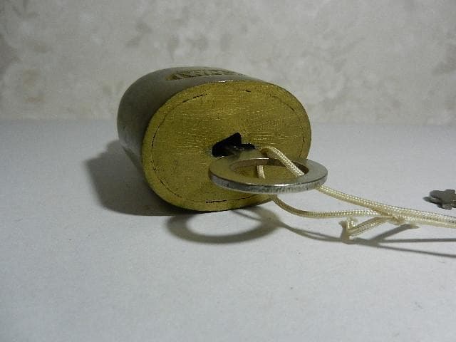 古い希少な鉄道？錠前その３（ボディーに「ＩＷＡＧＩ」の刻印）