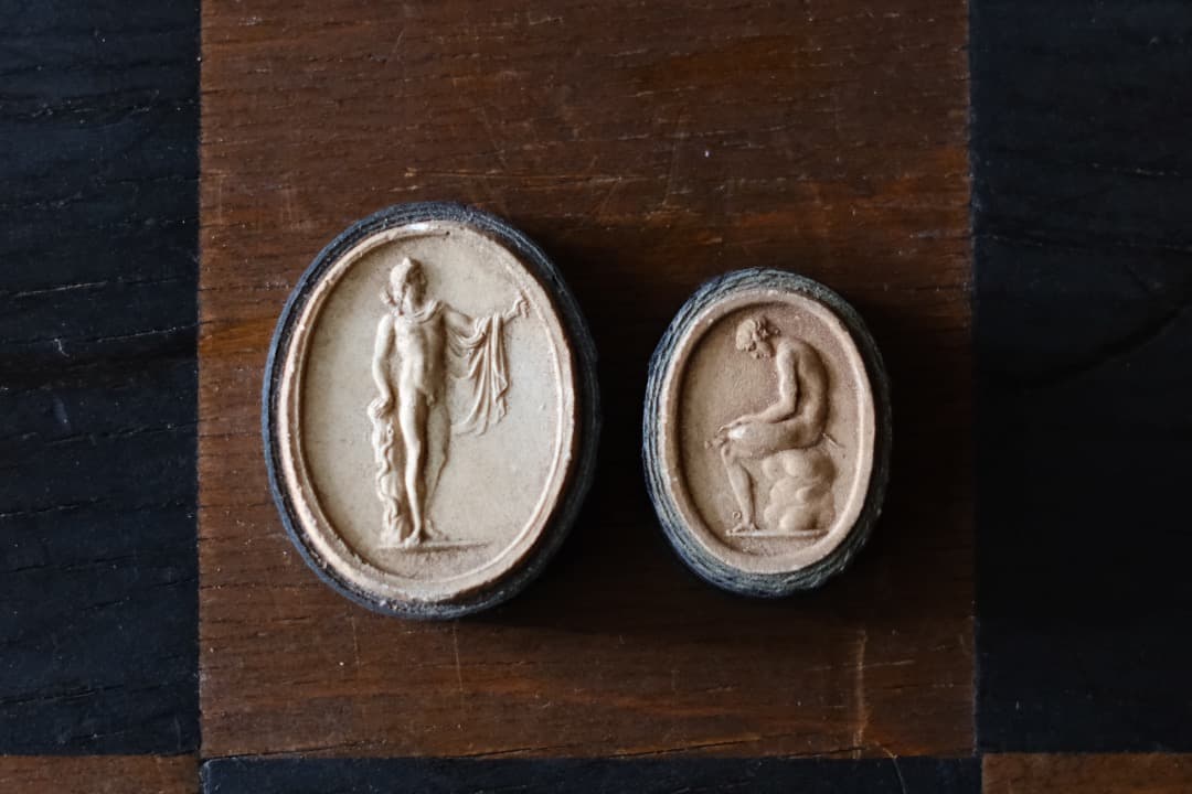 イギリスアンティーク｜ヘルメス、太陽神アポロン、スピナリオの石膏レリーフ