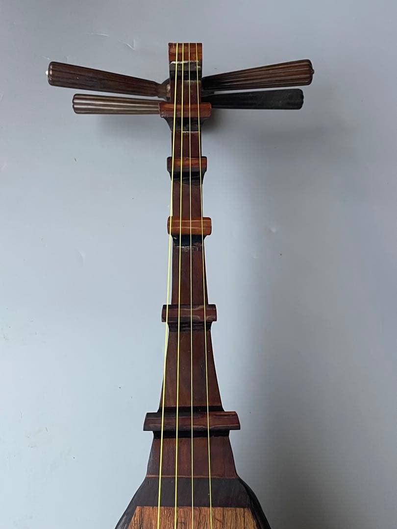 古い琵琶　盲僧琵琶ふう