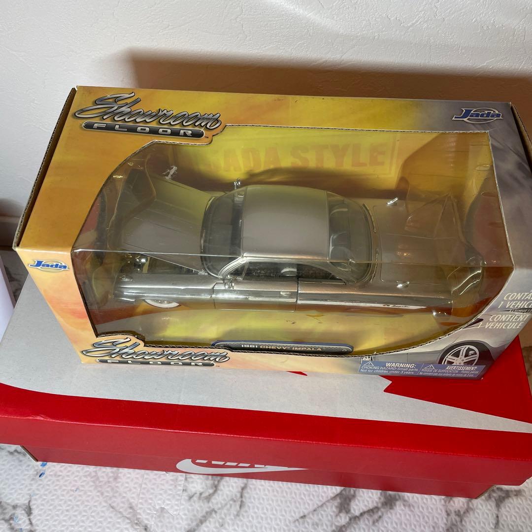 ミニカー JADA TOYS 1/24 1961 CHEVY IMPALA