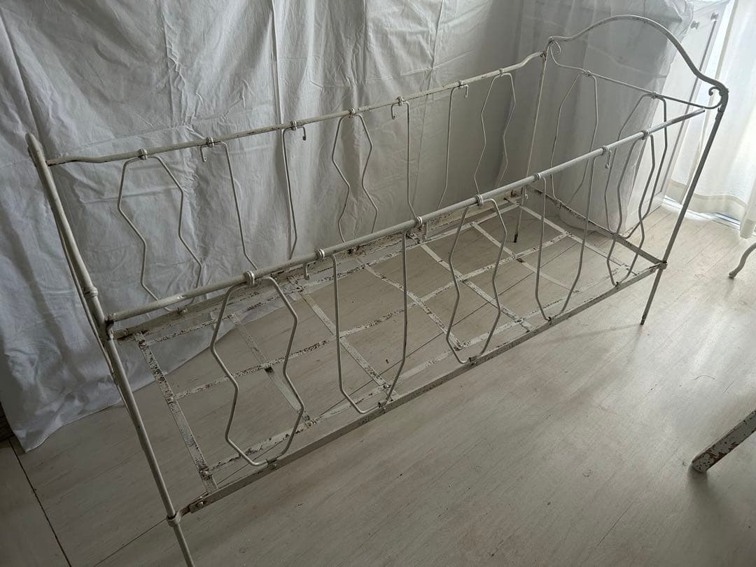 【アンティーク】ホワイトアイアン　ベビーベッド