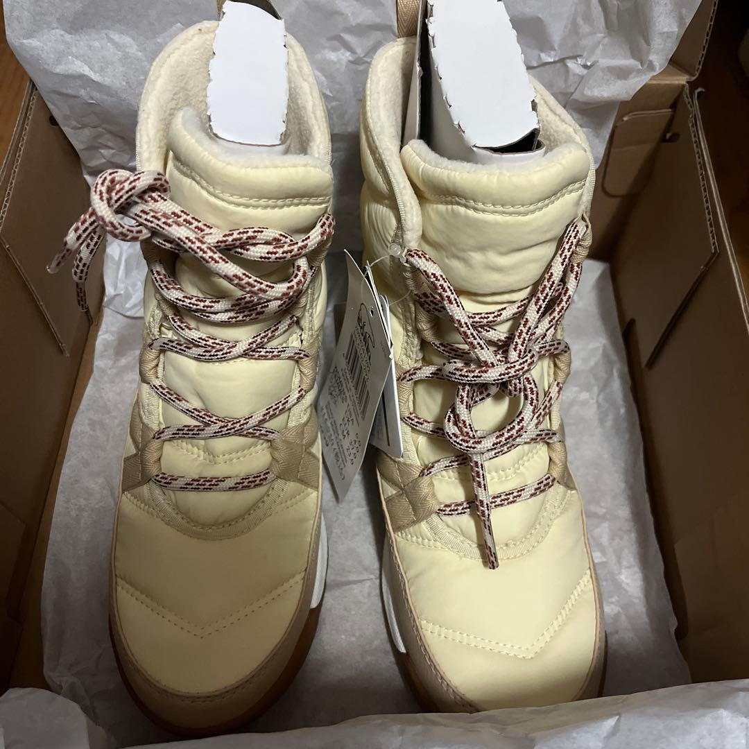 新品未使用Sorel スノーブーツ　浅い黄色　防水