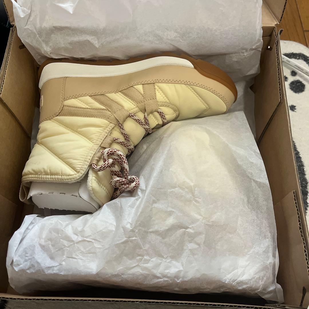 新品未使用Sorel スノーブーツ　浅い黄色　防水