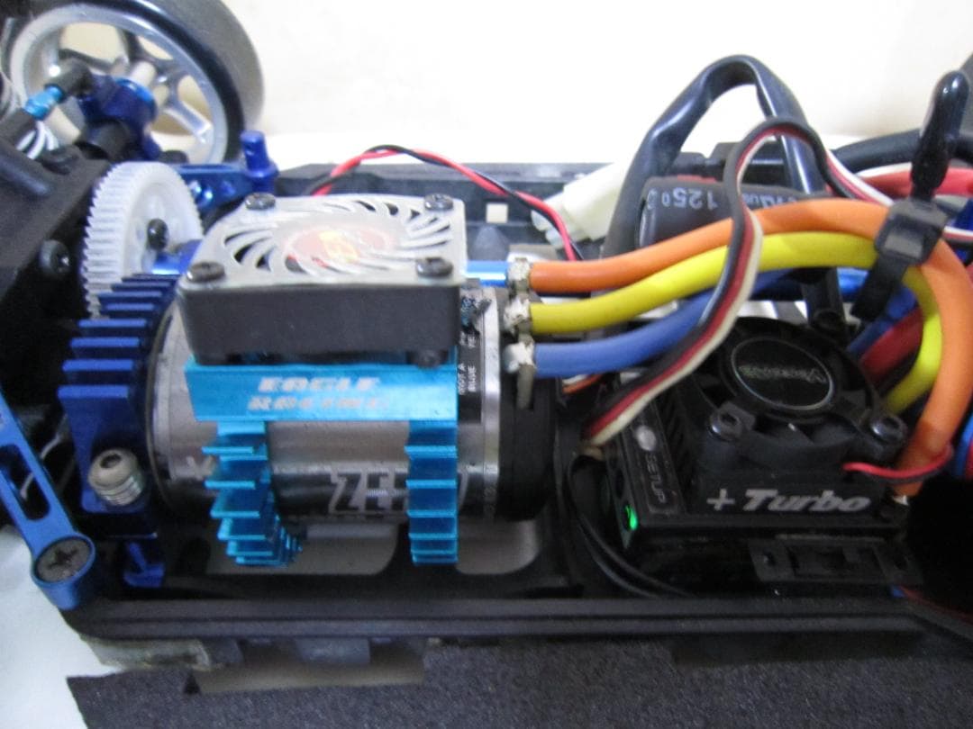 もの凄く高そうな yokomoって書いてあるラジコンカー 送料込みです