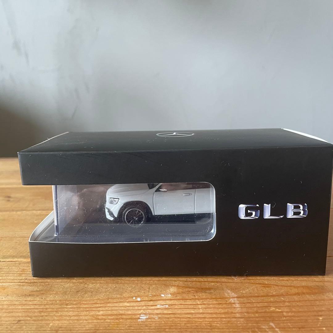 Mercedes-Benz GLB ミニカー ホワイト 1/43