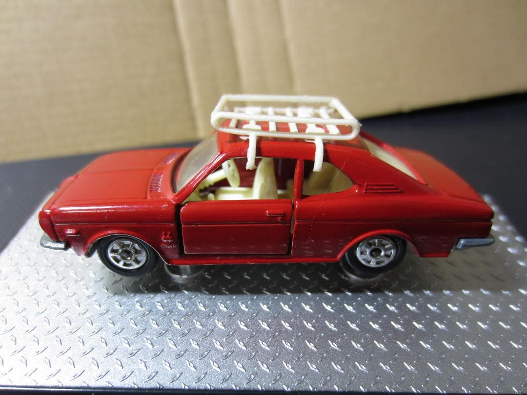 黒箱トミカ【サーフィンキャリア仕様】本田技研／ホンダクーペ９