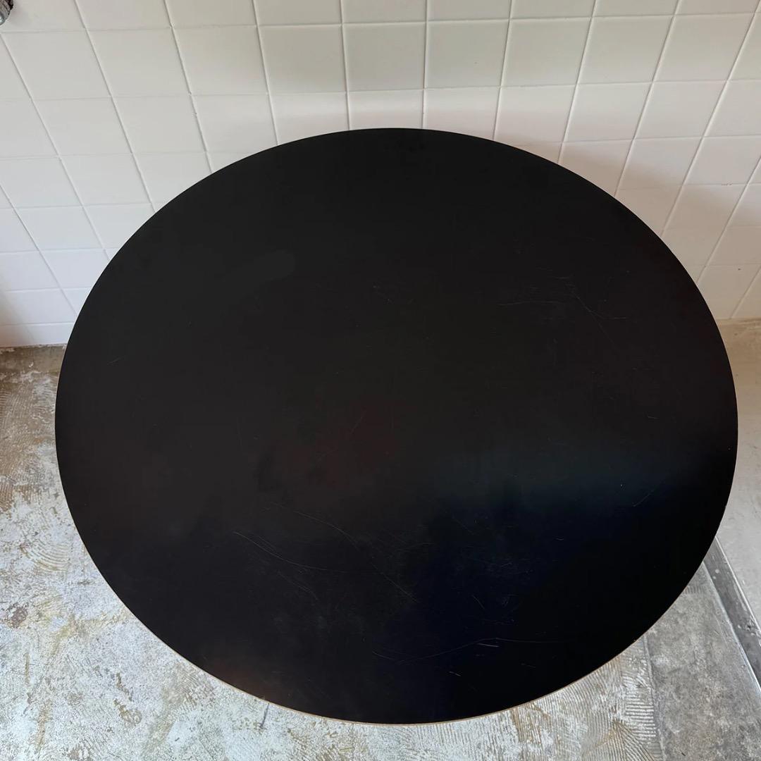 J*様 ハーマンミラー社のペデスタルテーブル 2011年製 黒 古傷あり