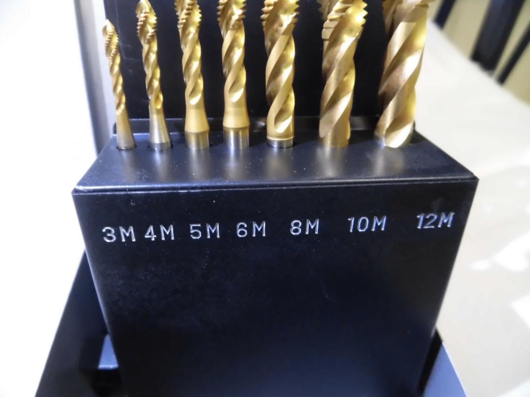 ナチ　タップＭ３～Ｍ１２とドリルセット