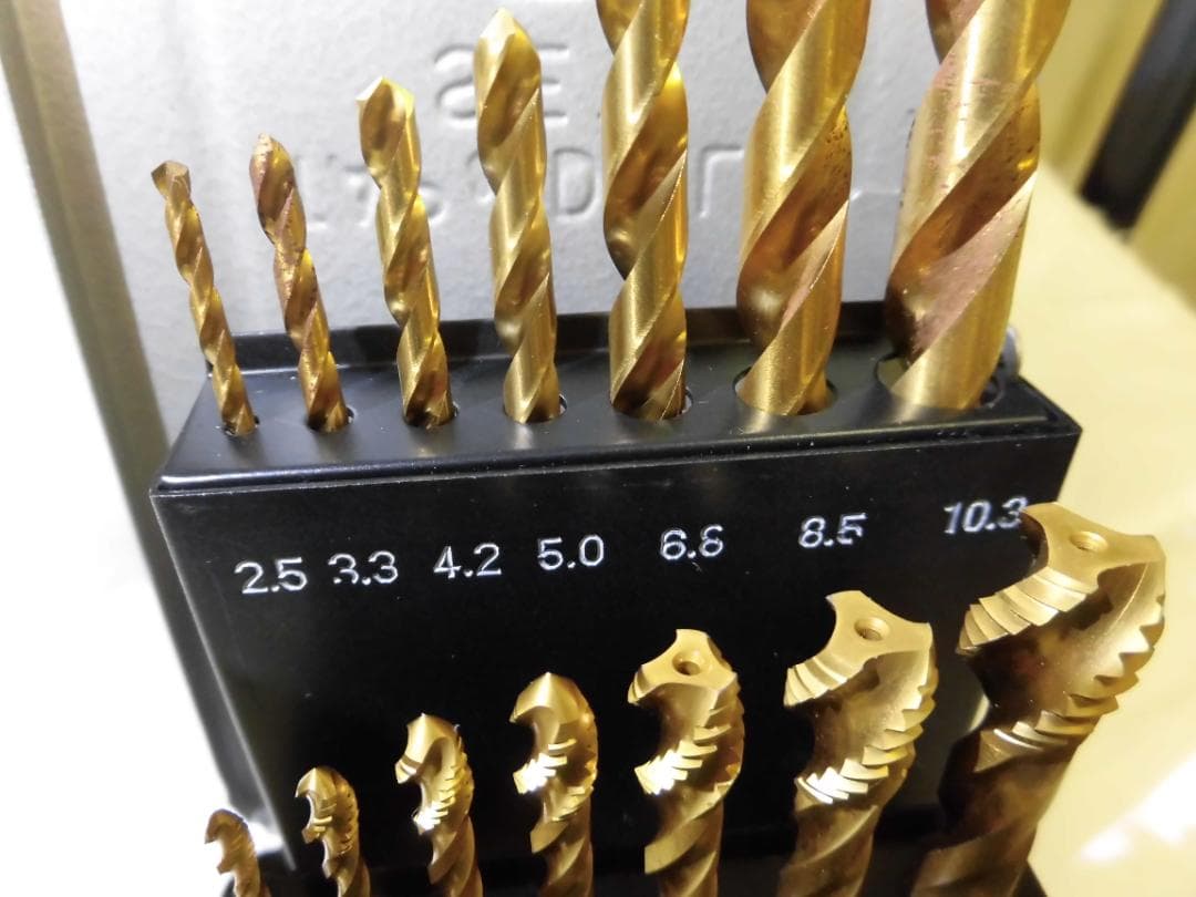 ナチ　タップＭ３～Ｍ１２とドリルセット