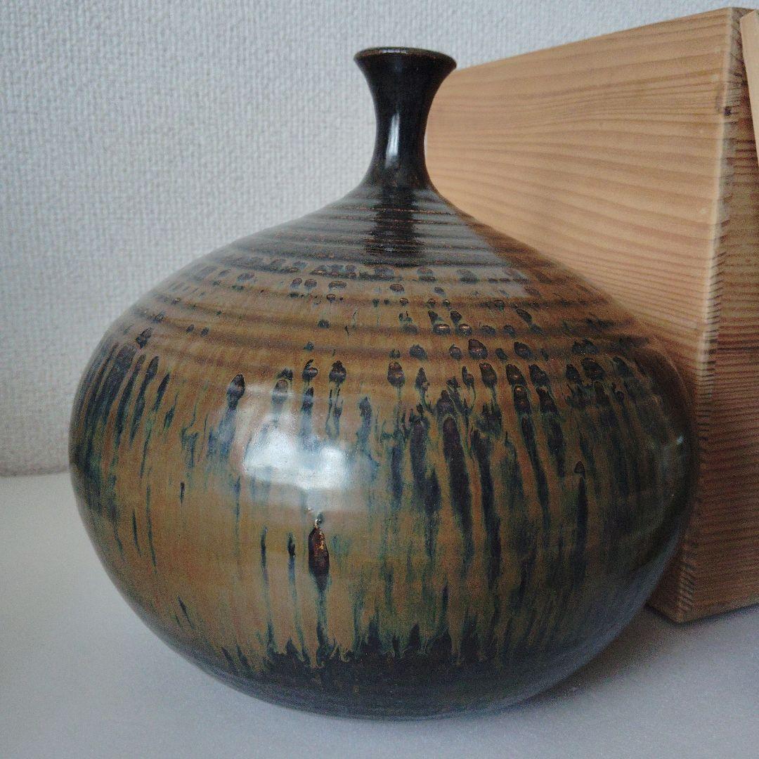 陶器の飾り壺、花瓶、 木箱付き