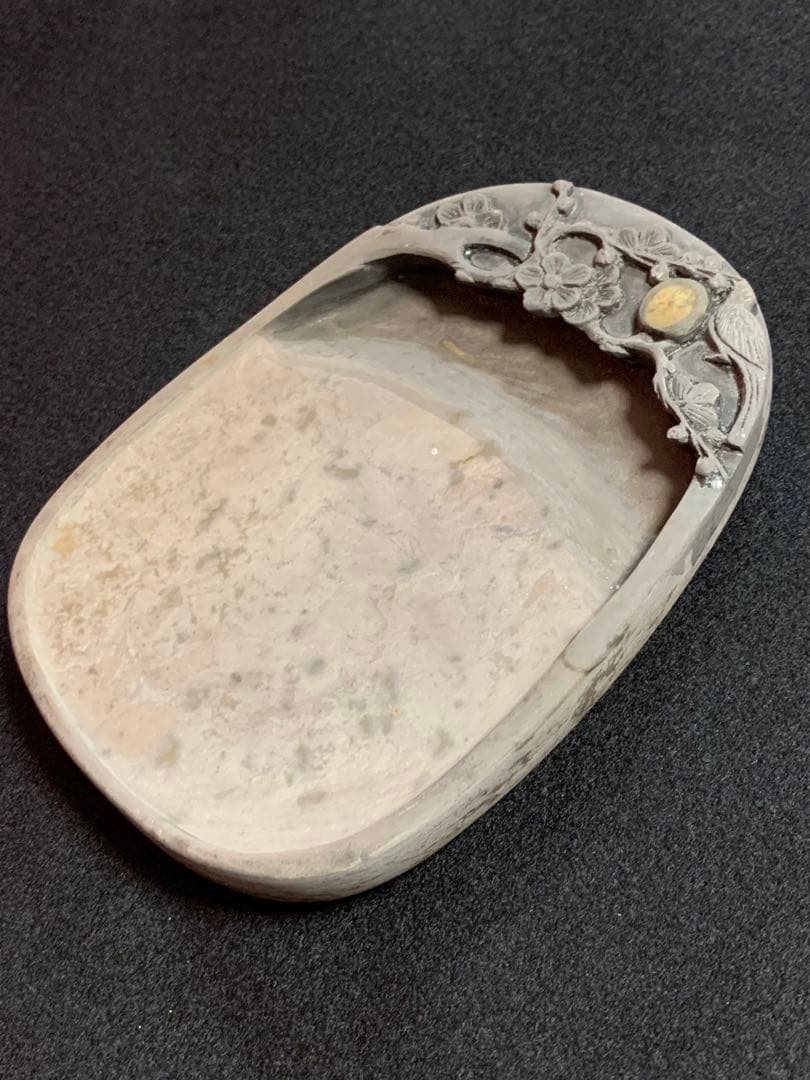 中国古硯　端渓硯　石筋模様　木箱入り　未使用品　梅に鳥彫刻　石目硯石　古硯