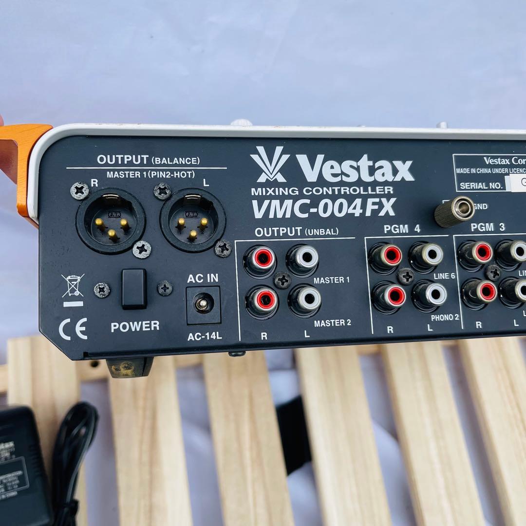 Vestax VMC-004 FX DJミキサー105