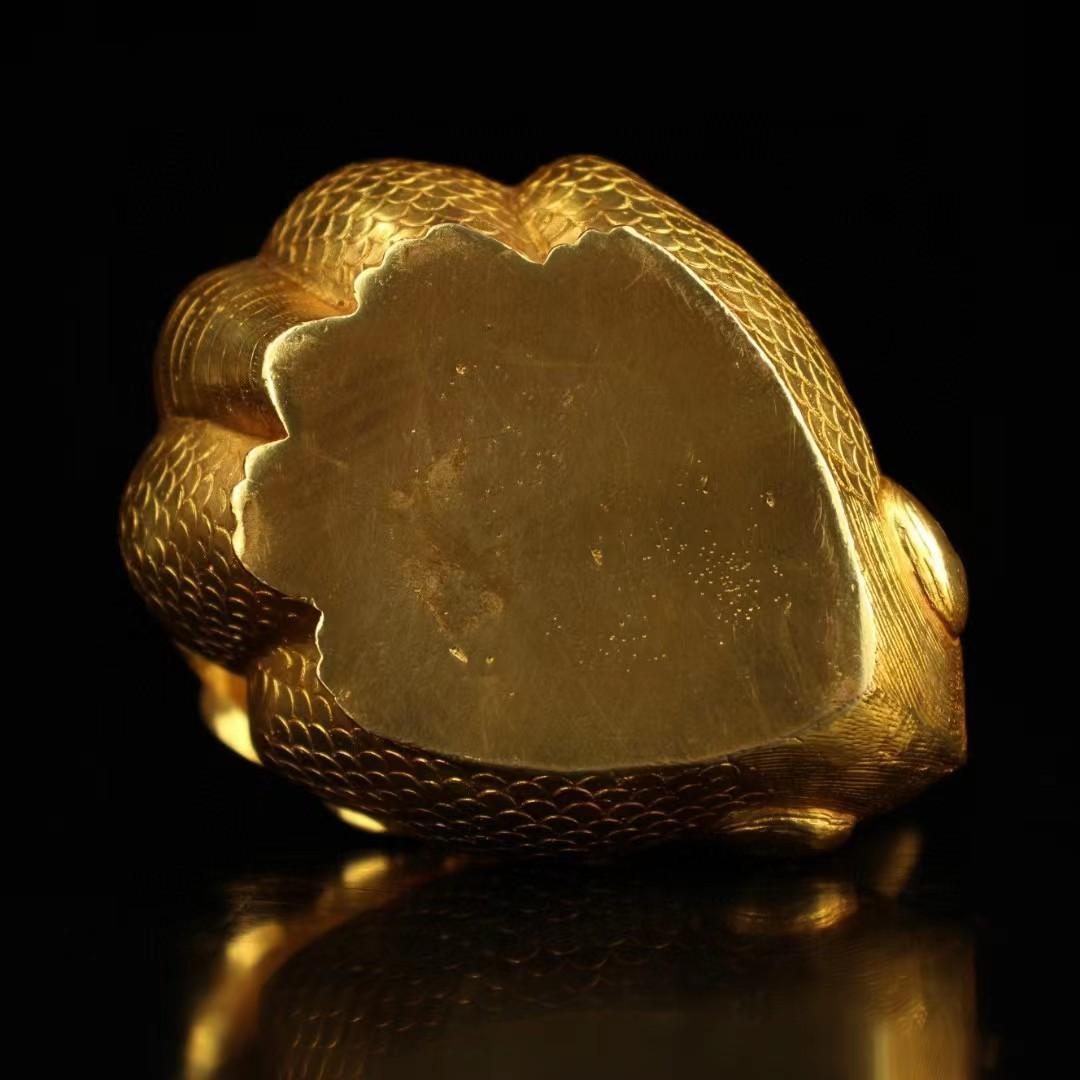 中国古美術・旧蔵鎏金獣煙香炉・純銅細密彫・純手作り・高浮彫・置物・茶道具・文房具