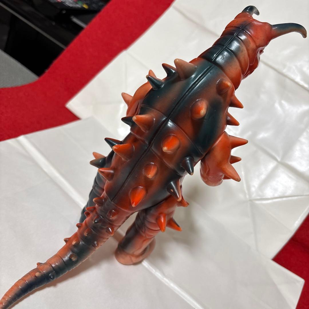 グドン　肌色成形色　超レア Siri