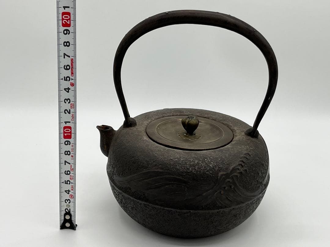 骨董　鉄瓶　龍文堂造　波模様